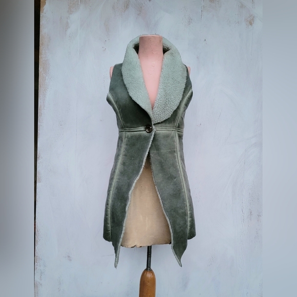 Sage Italian Leather Button Vest with Faux Fur Lining - Picture 11 of 11
